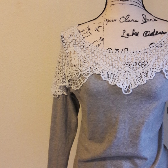 Tops - White & Gray Long sleeve with Lace Top.